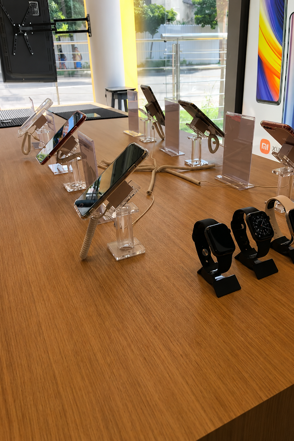 Smartphones e Apple Watch na loja